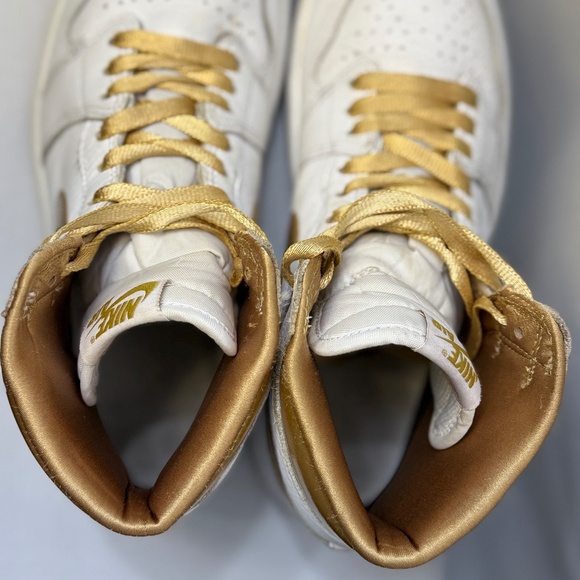 Nike Air Jordan 1 Retro High OG White/Metallic Gold Womens Size 8 FD2596-107 - Picture 9 of 14